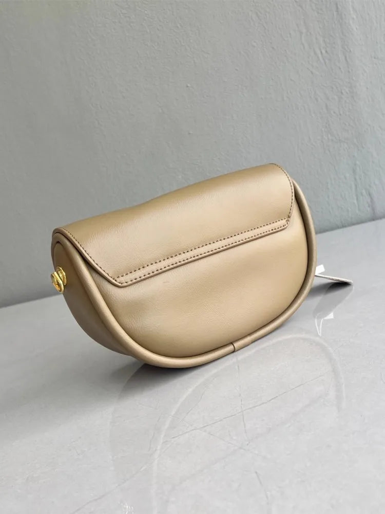 Round-Tab Saddle Bag